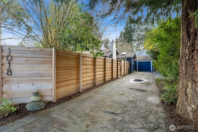 1018 Walnut St, Edmonds, WA 98020 - photo 2