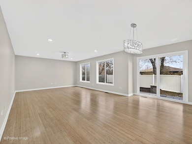 5541 E Celebrity Cir, Hanover Park, IL 60133 - photo 7