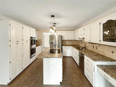 605 Doe Run Dr, Kernersville, NC 27284 - photo 4