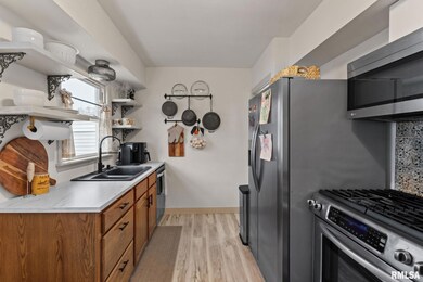 3118 9 1 2 St, Rock Island, IL 61201 - photo 7