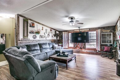 204 Briar Oaks Dr, Azle, TX 76020 - photo 6