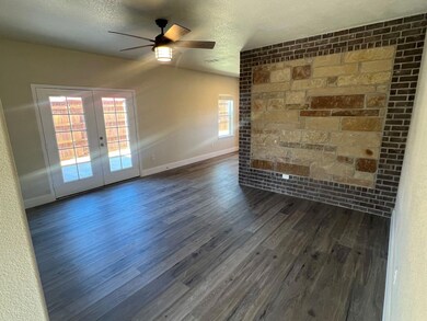 719 E 5th St, Bonham, TX 75418 - photo 4