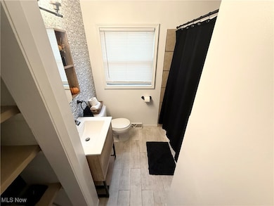 611 Moore St, Hubbard, OH 44425 - photo 7