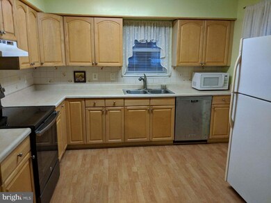 11569 Summer Oak Dr, Germantown, MD 20874 - photo 4