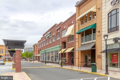 12953 Park Crescent Cir, Herndon, VA 20171 - photo 2