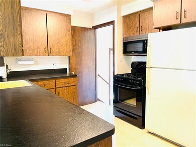 1815 E 294th St, Wickliffe, OH 44092 - photo 5