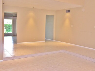 Raised dining room off living rm