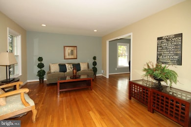 8332 Toll House Rd, Annandale, VA 22003 - photo 2