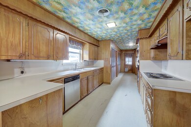 10211 Green Tree Rd, Houston, TX 77042 - photo 6