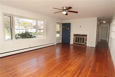 7 Smithfield Dr, Middletown, RI 02842 - photo 5