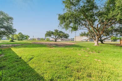 201 W Heritage Dr, Friendswood, TX 77546 - photo 3