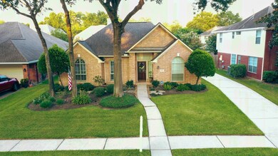 This is the kind of grass you walk barefoot! Manicured, easy, low hedges make your weekend lawn care a breeze.
