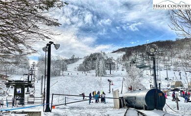 Ski lift at end of road!  Walking distance to slop