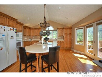 Bright and Sunny Kitchen