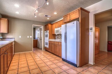 6801 Orphelia Ave NE, Albuquerque, NM 87109 - photo 7