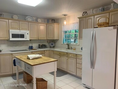 118 Getz Ln, Stroudsburg, PA 18360 - photo 7