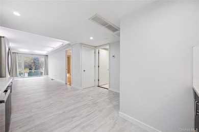 158-15 Union Turnpike unit 209N, Fresh Meadows, NY 11366 - photo 5