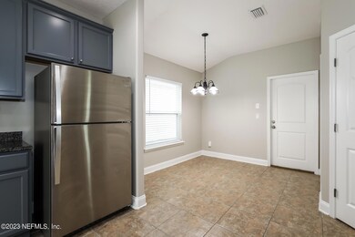 005-photo-dining-room-10942263