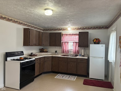 5403 S Vine St, Columbus, IN 47201 - photo 7