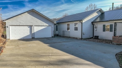 1069 Pilot Knob Cemetery Rd, Berea, KY 40403 - photo 4