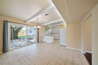 819 Rainy River Dr, Houston, TX 77088 - photo 2