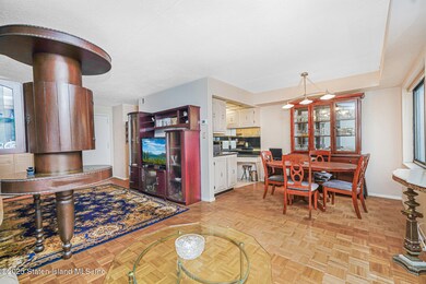 (6) DINING AREA