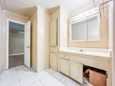 4926 Teton St, Houston, TX 77033 - photo 4