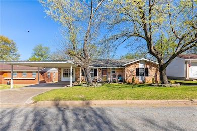 114 N Imperial Dr, Denison, TX 75020 - photo 2