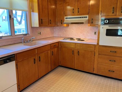 15 Cypress St, Marblehead, MA 01945 - photo 3