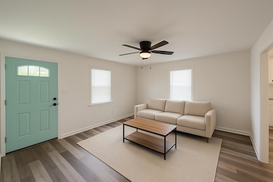 11 W Rollins Rd, Memphis, TN 38109 - photo 2