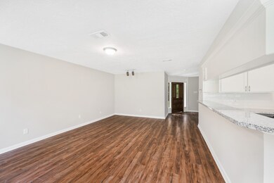 29611 E Hawthorne Dr, Spring, TX 77386 - photo 7