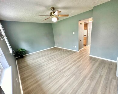 4028 Laura Leigh Dr, Friendswood, TX 77546 - photo 3