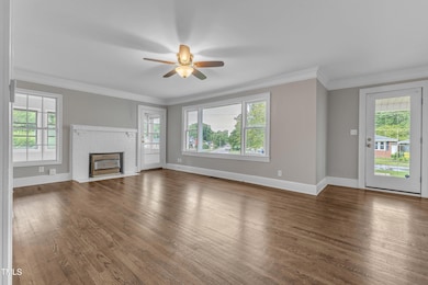 08-300 Hester St-27