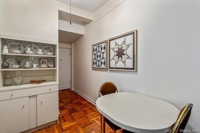 Ridgewood Gardens unit LGD, Maspeth, NY 11378 - photo 6