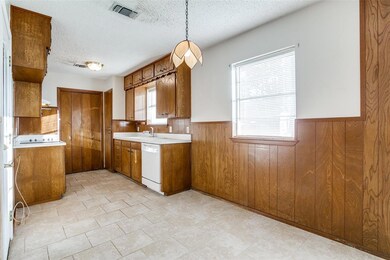 505 W Redbud Dr, Hurst, TX 76053 - photo 5