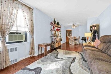 Mitchell Gardens Co-Op #3 unit 5G, Flushing, NY 11354 - photo 2
