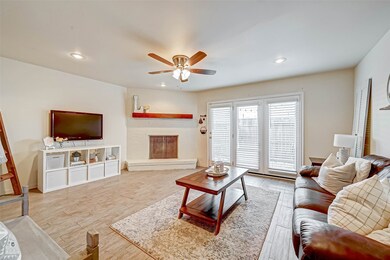 10340 Longmont Dr unit 477, Houston, TX 77042 - photo 2