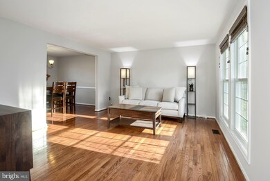 12628 Magna Carta Rd, Herndon, VA 20171 - photo 5