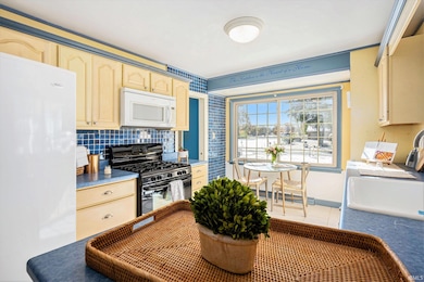 23697 Greenleaf Blvd, Elkhart, IN 46514 - photo 6