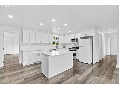 306 Broadway St, Springfield, OR 97477 - photo 6