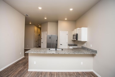 2110 N Jayton Ave unit B, Lubbock, TX 79403 - photo 4