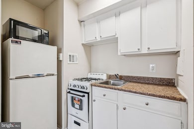 River West Condominiums unit 1426, Philadelphia, PA 19103 - photo 2