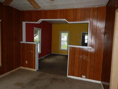 1518 12th Ave SE, Cedar Rapids, IA 52401 - photo 2