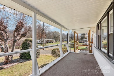 100 Hyatt St, Waynesville, NC 28786 - photo 5