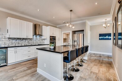 Breakfast Bar and Entertaining Space