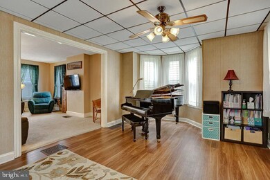 17 W Locust St, Mechanicsburg, PA 17055 - photo 4