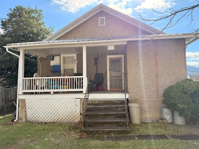 1400 Woodlawn St, Clifton Forge, VA 24422 - photo 3