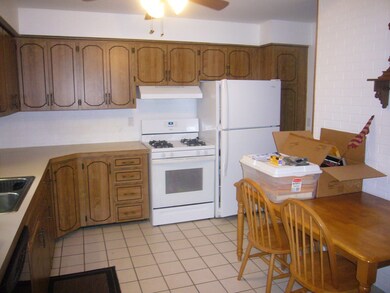 Kitchen-fully applianced