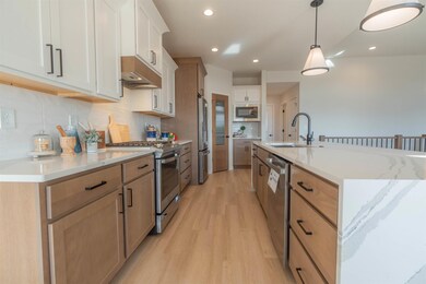 121 Goldcrest Ct, Waterloo, IA 50701 - photo 6