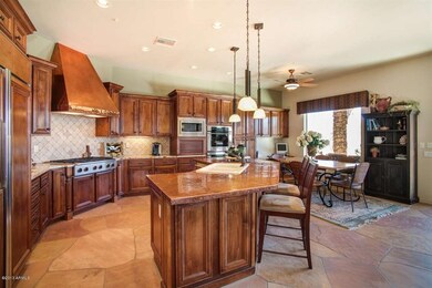 38007 N Boulder View Dr-large-010-Kitche
